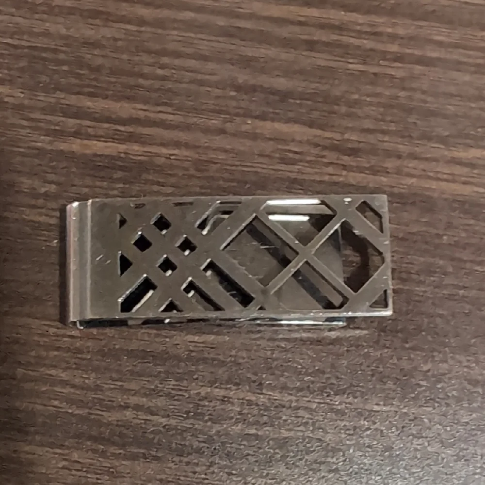 Burberry Silver Money Clip with Geometric Design - Picture 1 of 6